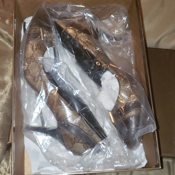 Authentic Gucci heels - Picture 9 of 9